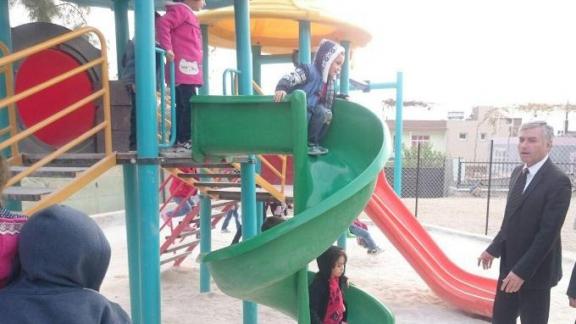 İlçe Milli Eğitim Müdürümüz Mehmet Akif Ersoy İlkokulu Bahçesinde bulunan Oyun parkını ziyaret etti.