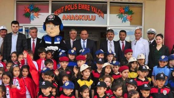 Kahraman polislerimizin Polis Haftasını Şehit Polis Emre Yalçın Anaokulumuzda kutladık.