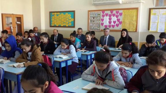 İlçe Milli Eğitim Müdürümüz Sami CÖMERT Okuma Alışkanlığı Kazanma Projesi kapsamında Atatürk İlk ve Ortaokulunu ziyaret etti